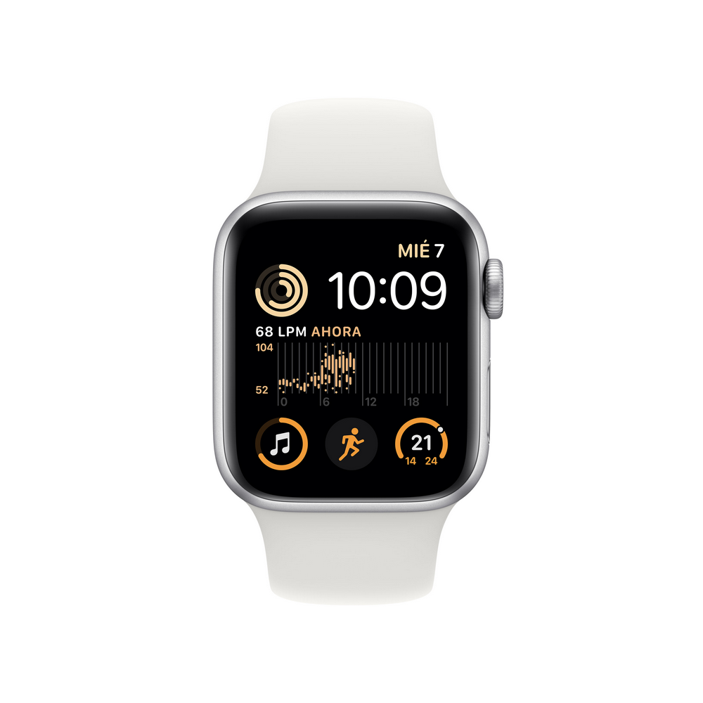 Pantalla de Apple Watch que muestra la hora y la actividad. El reloj tiene una correa blanca. El fondo es blanco.