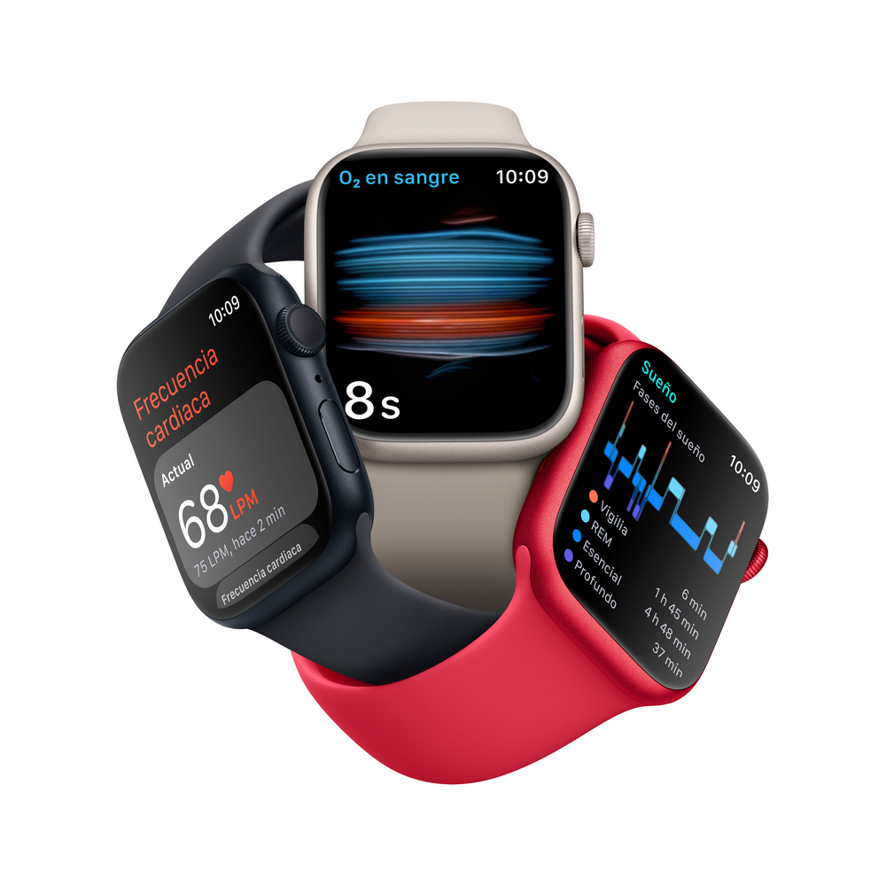 Tres Apple Watch mostrando métricas de salud. Uno con banda roja, uno negro, y otro crema.