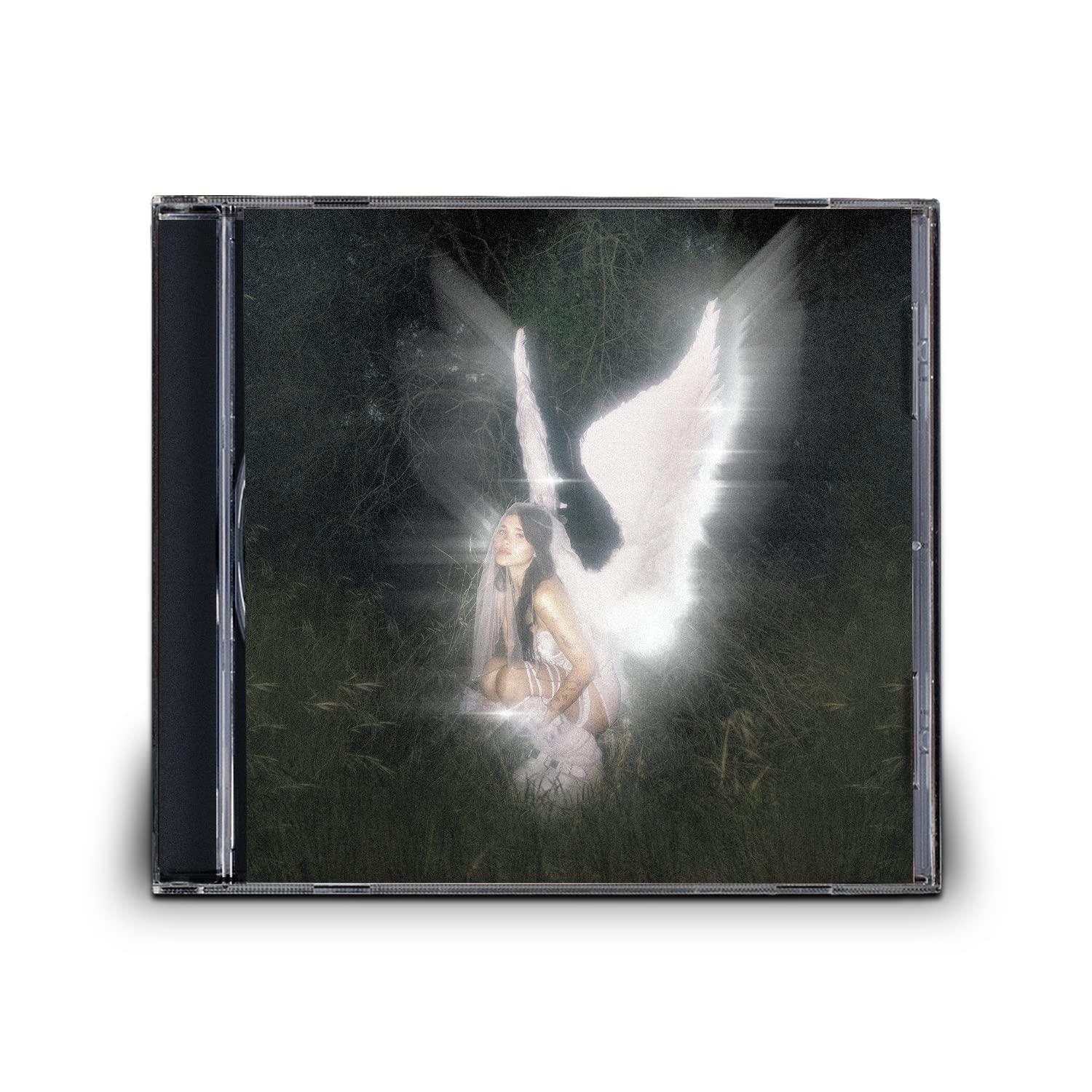 CD-Cover mit einer Frau mit Engelsflügeln in einem dunklen Wald.