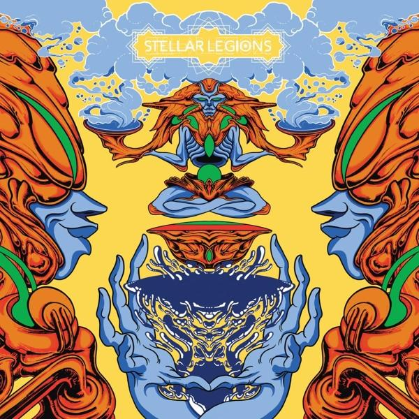 Pochette d'album avec des figures stylisées. Couleurs bleu et orange. Formes abstraites.