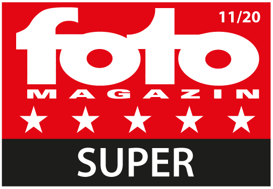 Une couverture de magazine rouge et blanche avec le mot 'foto' et cinq étoiles.