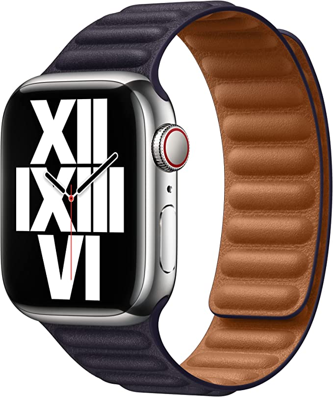 Smartwatch plateado con pantalla negra mostrando números blancos, en correa de cuero azul oscuro con interior marrón.