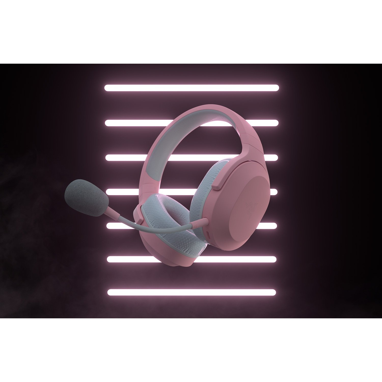 Auriculares para juegos rosas y azules con micrófono. El fondo tiene luces de neón rosas.