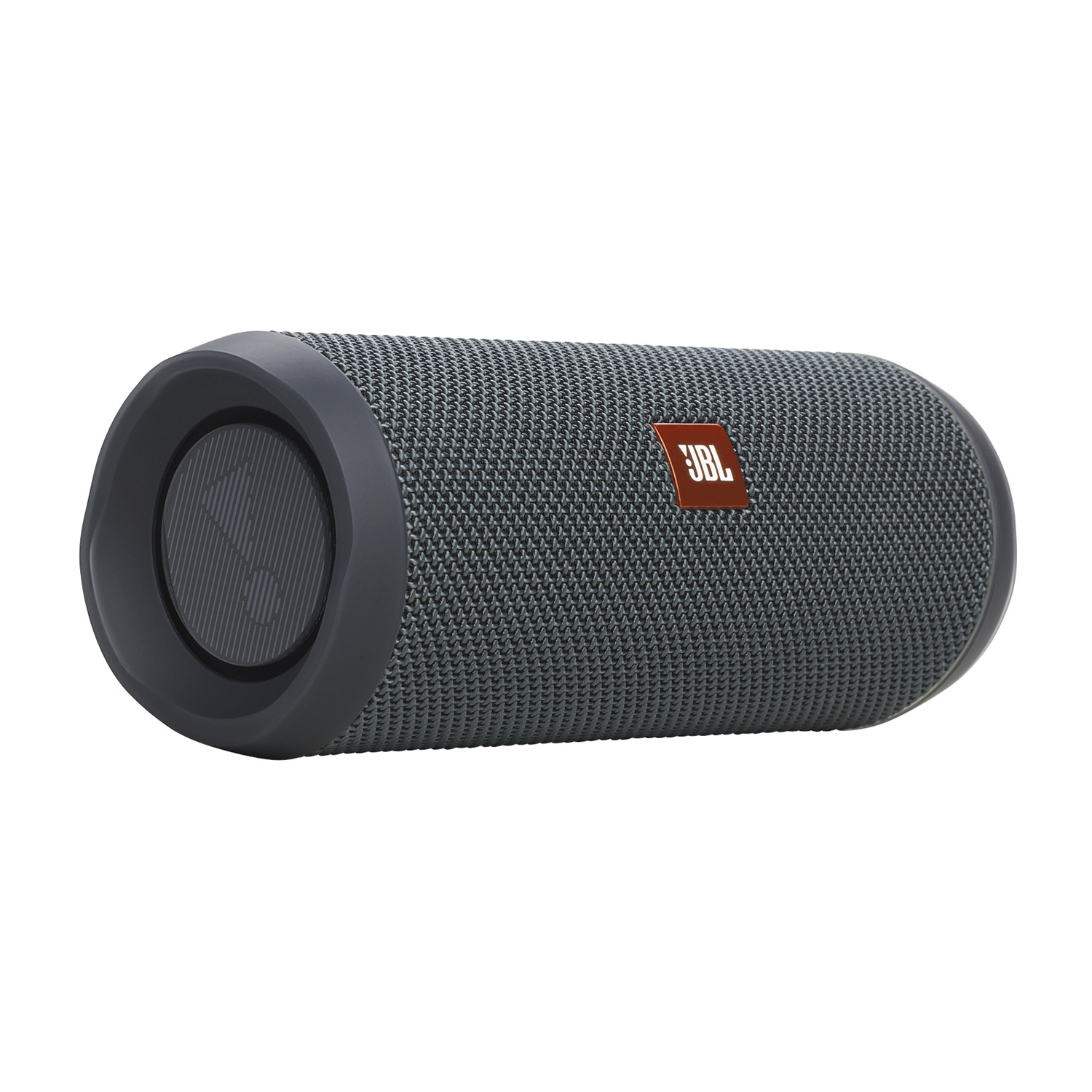 Altoparlante JBL cilindrico grigio. Ha il logo JBL in rosso.