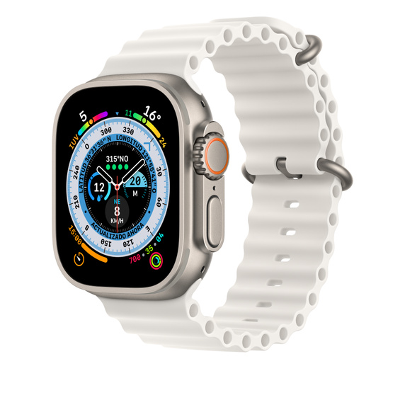 Apple Watch Ultra, con correa blanca, mostrando hora, fecha y detalles de navegación.