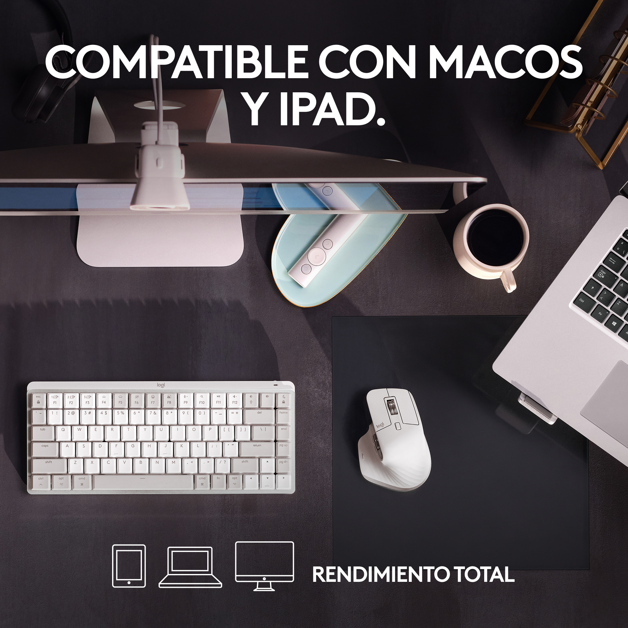 Vista superior de una configuración de escritorio con teclado, ratón y monitor. Compatible con Mac e iPad.
