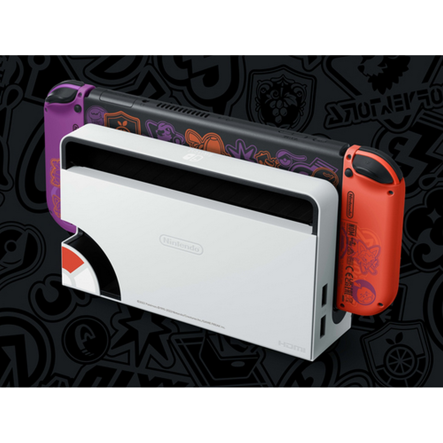 Una consola Nintendo Switch con mandos morados y naranjas y una base blanca.