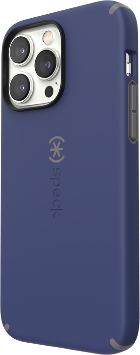 Kékkék telefontok iPhone-hoz. A Speck logója a hátoldalon van. A kamerák láthatók.