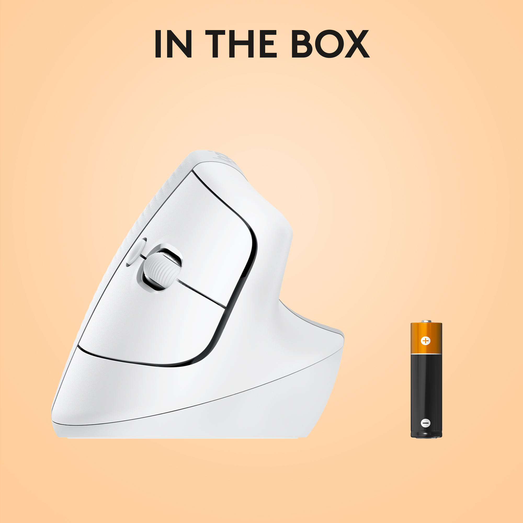 Eine ergonomische, weiße vertikale Maus und eine Batterie auf orangefarbenem Hintergrund.