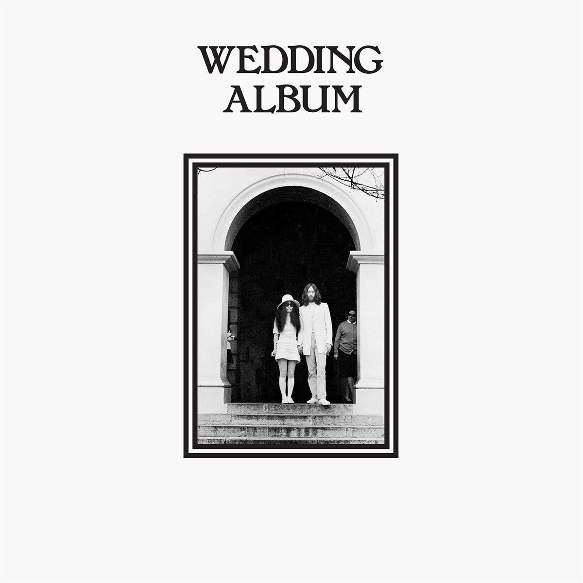 Wedding Album borító. Pár áll az ajtóban. Fekete-fehér kép.