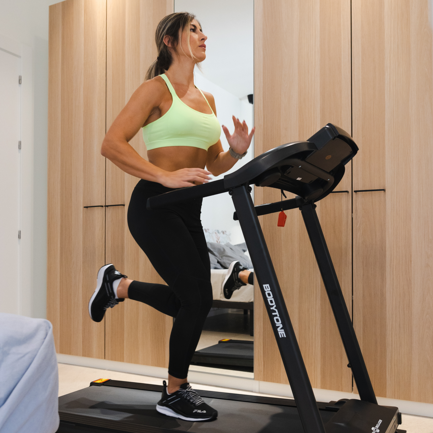 Cinta de correr - BodyTone DT12, Velocidad 12 Km/h, Peso Máx. 100 kg, Potencia 1,5 CV, Compatible con App, Negro