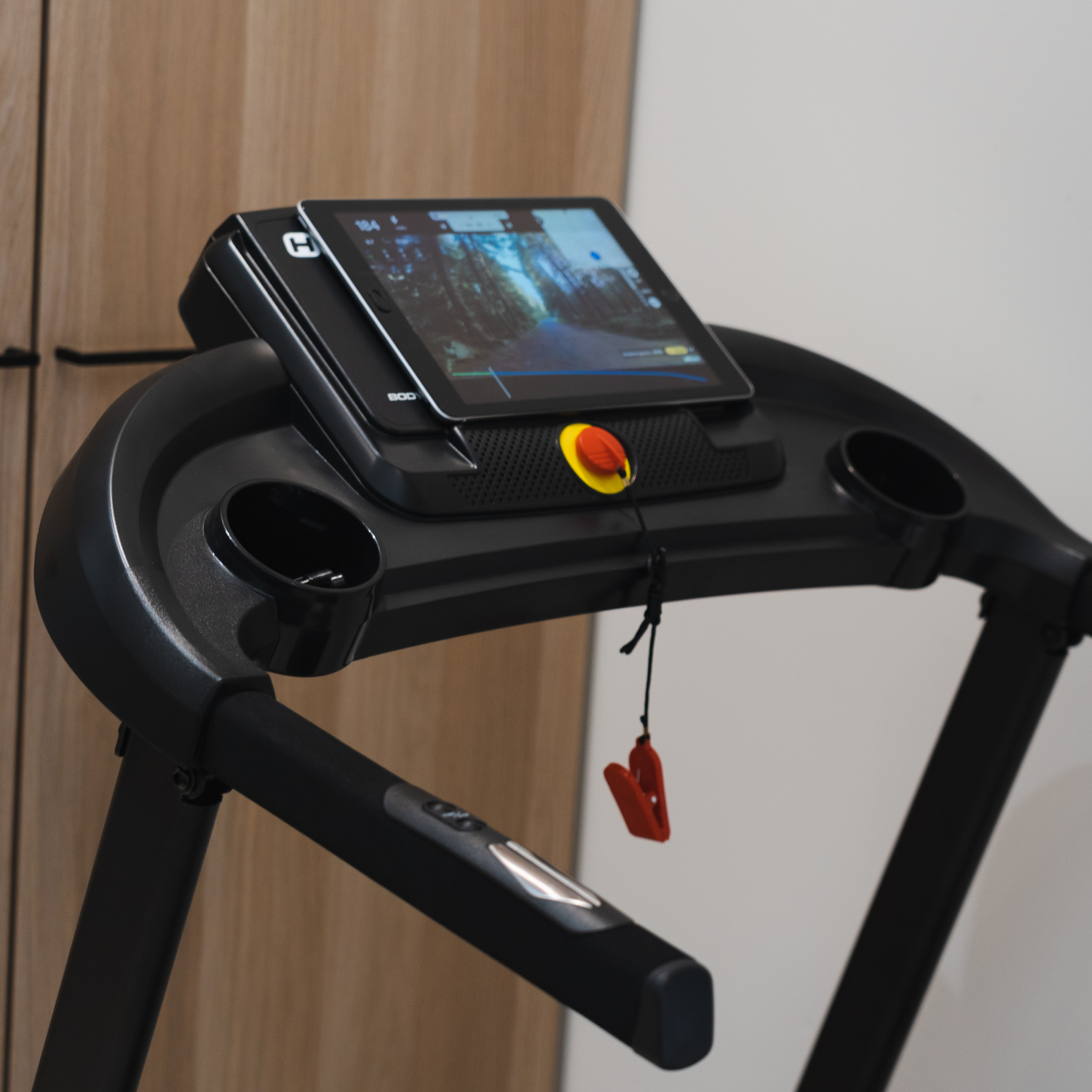 Cinta de correr - BodyTone DT12, Velocidad 12 Km/h, Peso Máx. 100 kg, Potencia 1,5 CV, Compatible con App, Negro