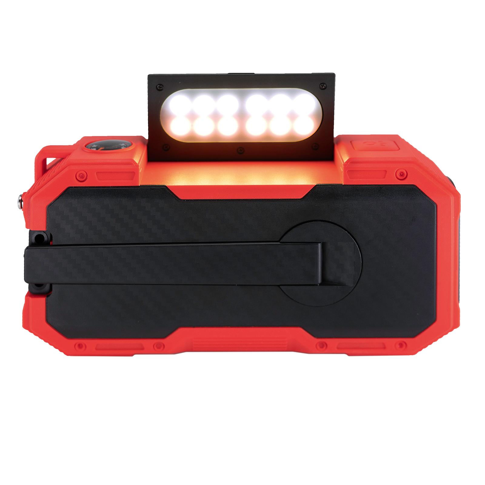 Rote und schwarze tragbare Powerstation mit einem Lichtpanel oben. Das Panel emittiert weißes Licht.