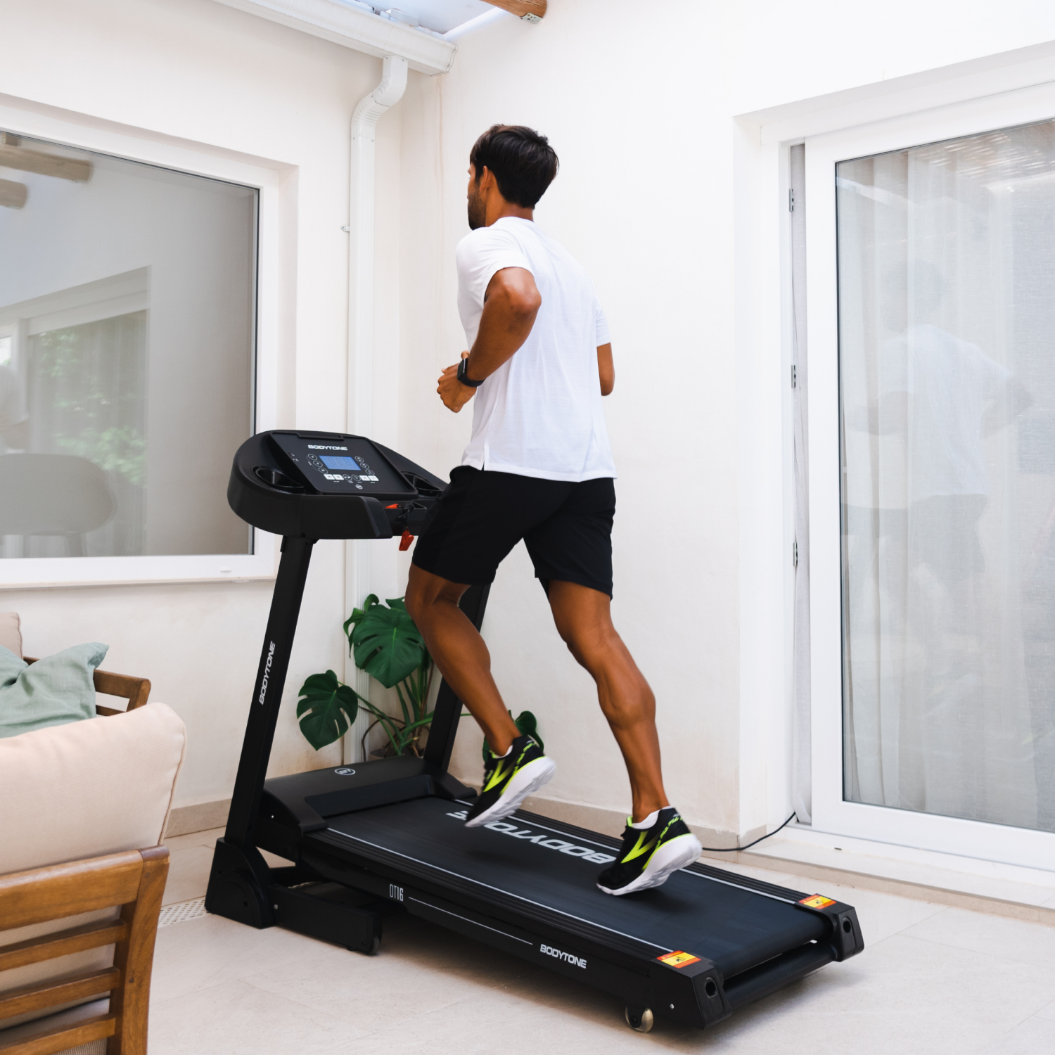 Cinta de correr - BodyTone DT16+, Velocidad 16 Km/h, Potencia 2,5 CV, Peso Máx. 120 kg, Bluetooth, Plegable, Negro