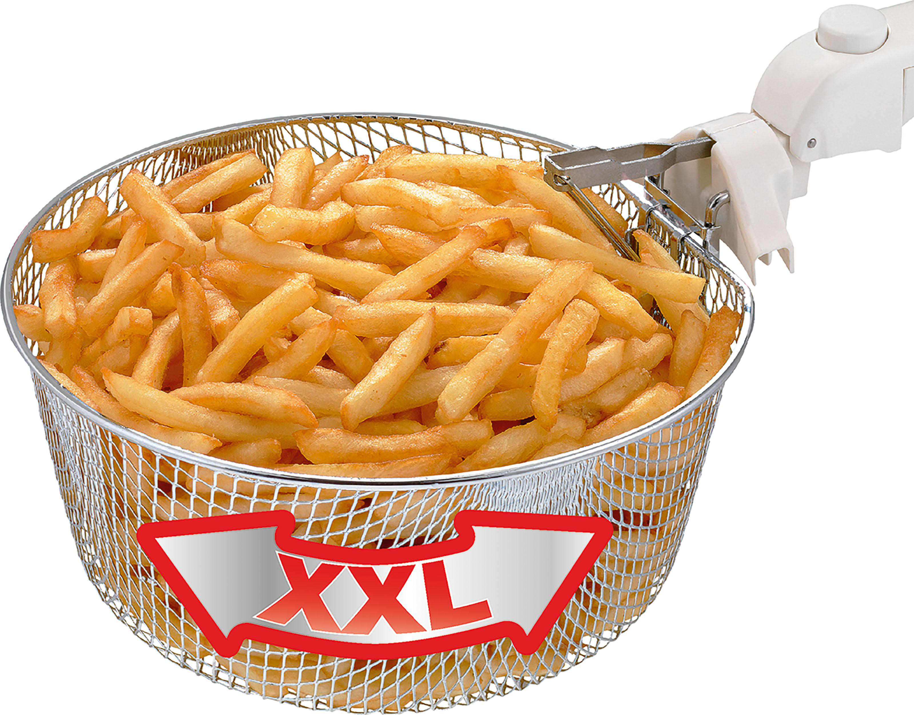 Metallkorb mit überquellenden Pommes Frites. Der Korb hat ein XXL-Zeichen.