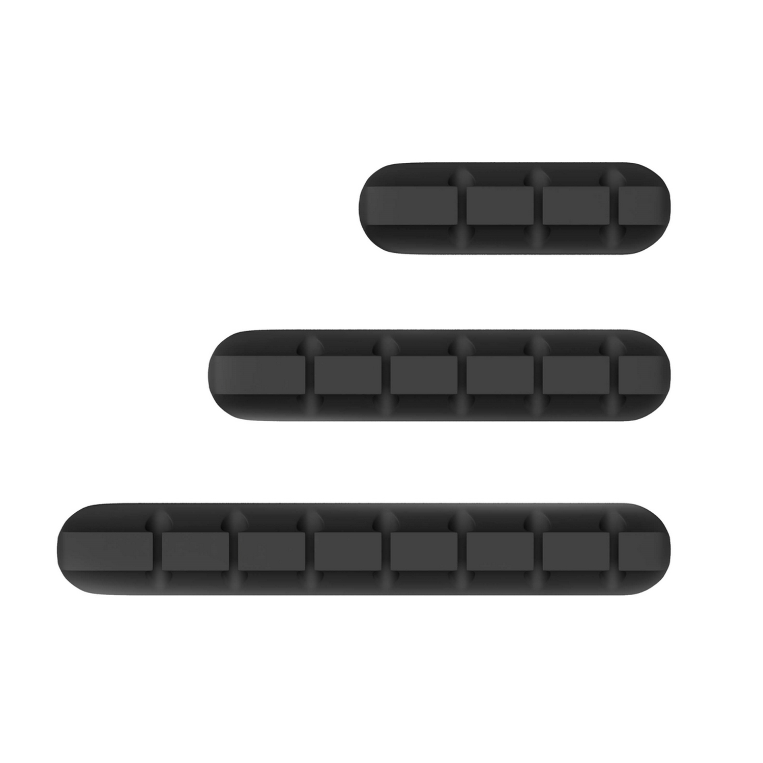 Tres organizadores de cable negros. Diferentes longitudes, forma rectangular. Fondo blanco.