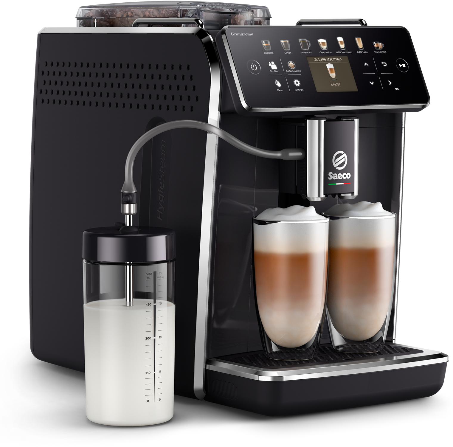 Een zwarte en zilveren Saeco koffiemachine met twee glazen latte macchiato.