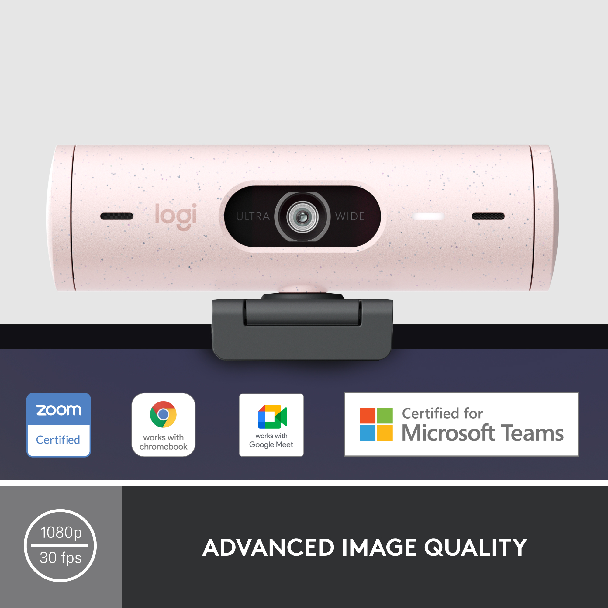 Une webcam Logitech rose avec des logos pour Zoom, Chrome et Microsoft Teams.