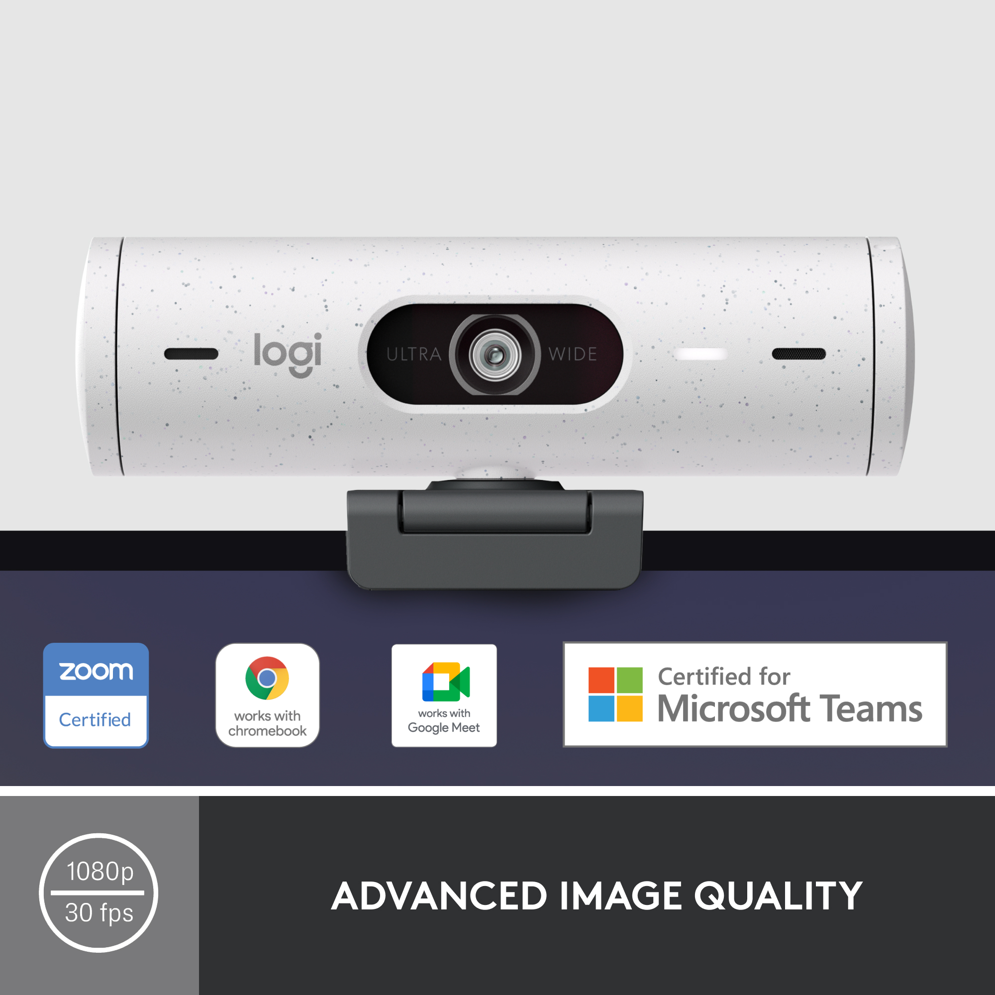 Une webcam blanche avec la marque 'Logi' et un support noir, ainsi que des logos pour Zoom, Chrome et Google Meet.