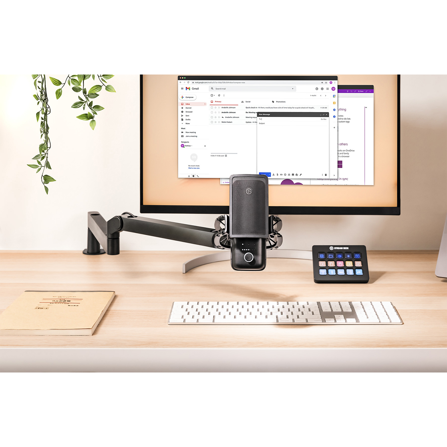 Una scrivania con computer, microfono, tastiera e pannello di controllo.