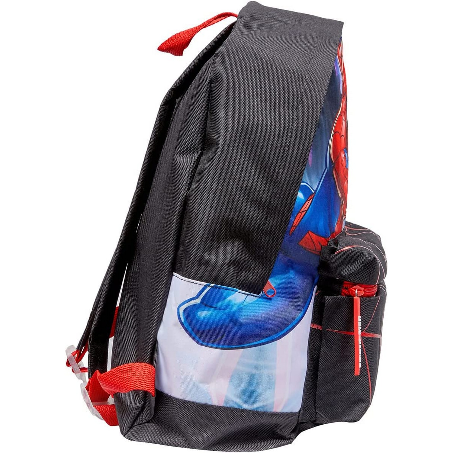 Mochila negra con imagen de Spiderman. Acentos rojos, bolsillo lateral y vista lateral.