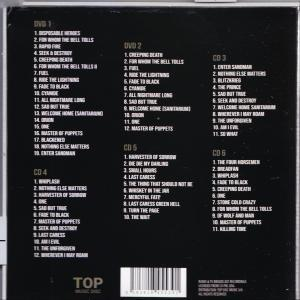 Rückseite einer CD-Hülle mit Titellisten für sechs CDs und eine DVD. Die CD befindet sich auf weißem Hintergrund.
