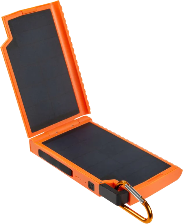 Oranje zonnelader, open, met zwarte zonnepanelen en een zilveren karabijnhaak.
