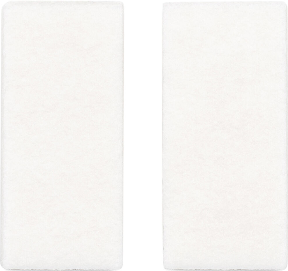 Deux tampons filtrants rectangulaires blancs. Ils sont propres et unis sur un fond blanc.
