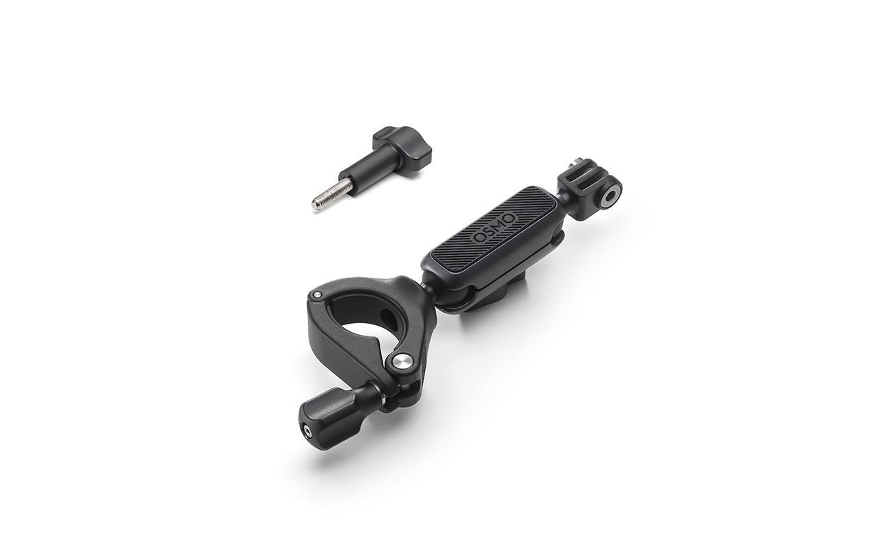 Schwarze Halterungsteile für Action-Kamera. Klemme, Schraube und verstellbarer Arm.