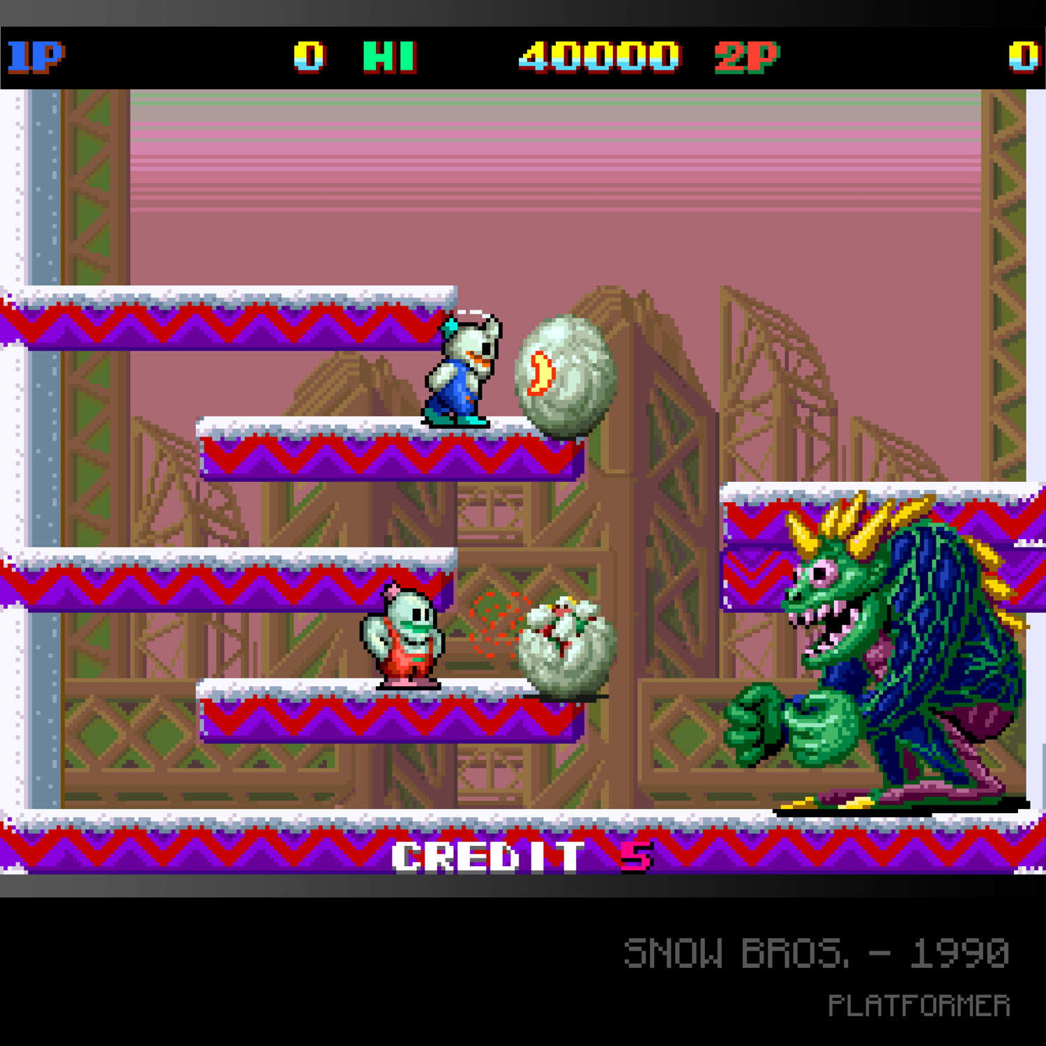 Ein pixeliger Arcade-Spielbildschirm. Eine Figur wirft einen Schneeball auf ein Monster. Die Levels bestehen aus Plattformen.