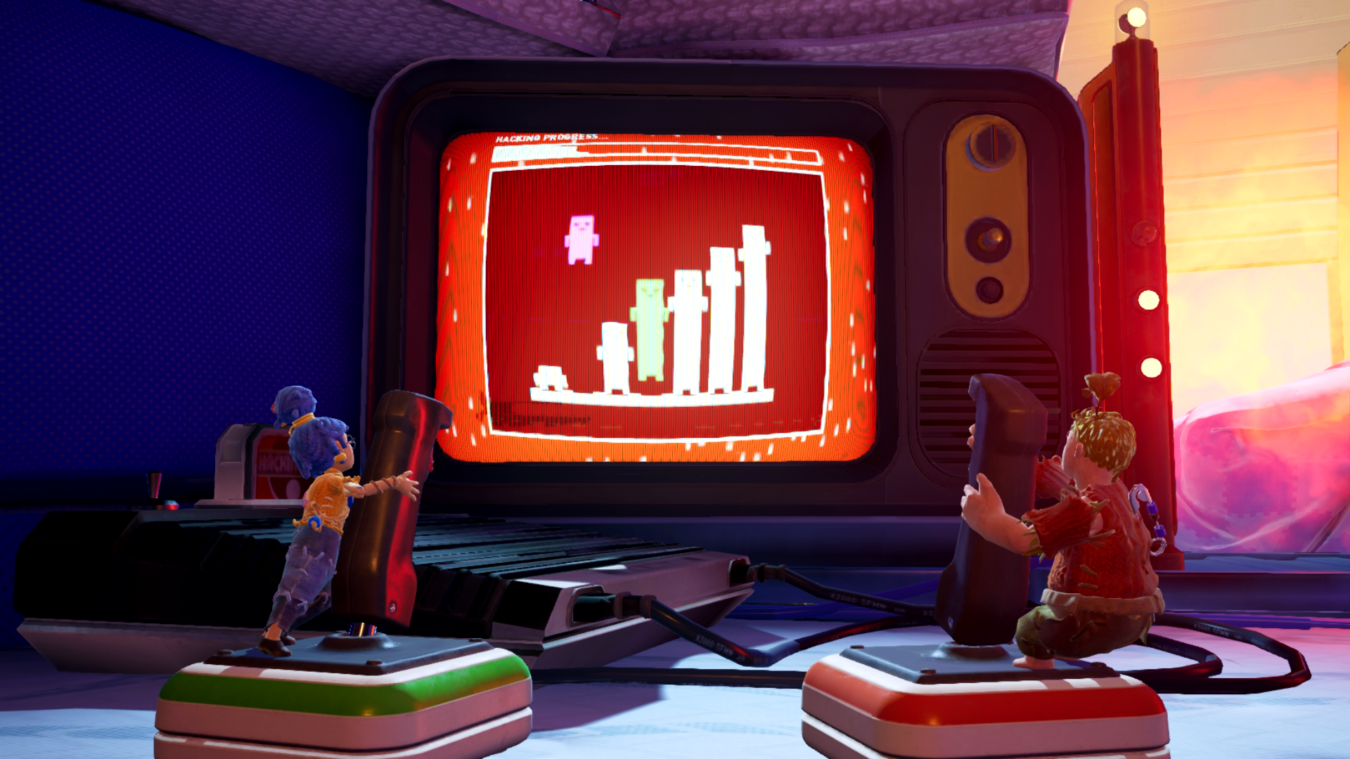 Zwei Kinder spielen mit Controllern ein Spiel auf einem Retro-TV. Der Bildschirm zeigt ein Retro-Spiel mit einem Hacking-Fortschrittsbalken.