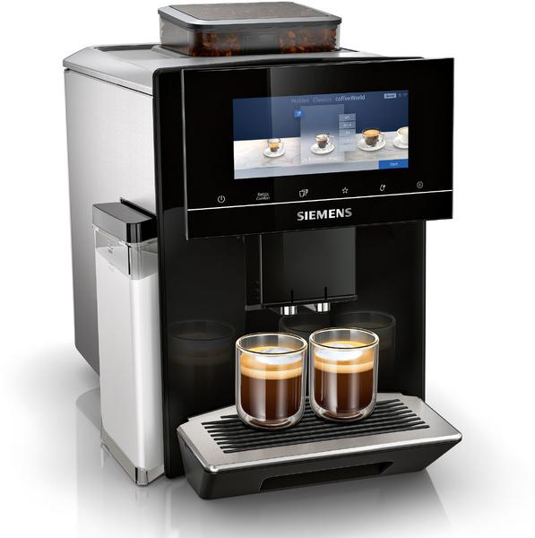 Eine Siemens-Kaffeemaschine mit Touchscreen, zwei Kaffeegläsern und einem Milchbehälter.