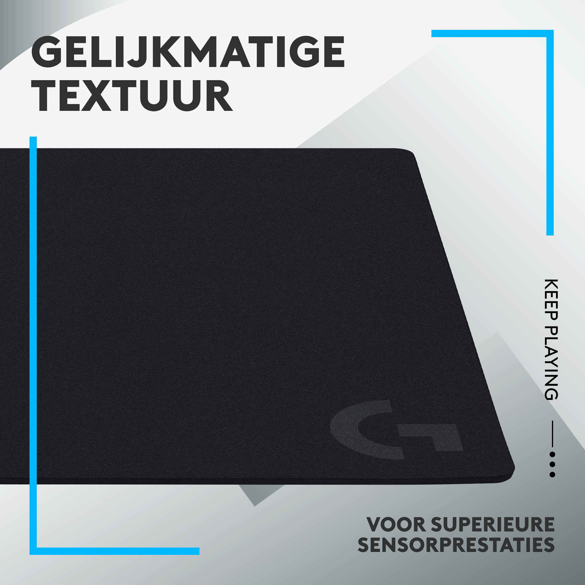 Een zwarte muismat met een getextureerd oppervlak, met het Logitech G-logo en een blauwe kader.
