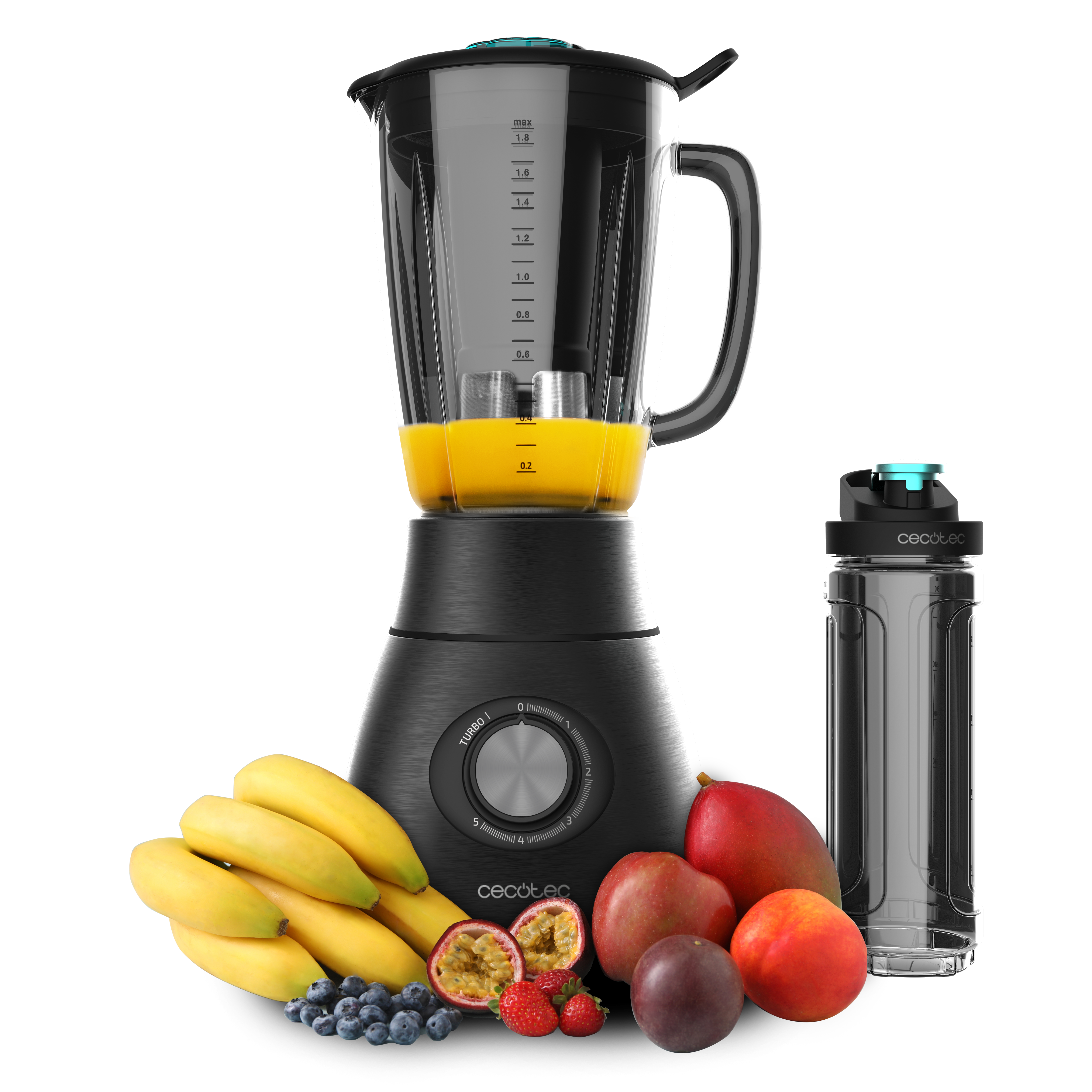 Licuadora negra con fruta. Contiene plátano, mango, bayas y maracuyá.