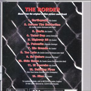 Rückseite eines CD-Covers mit Titelliste und Maschendrahtzaun.