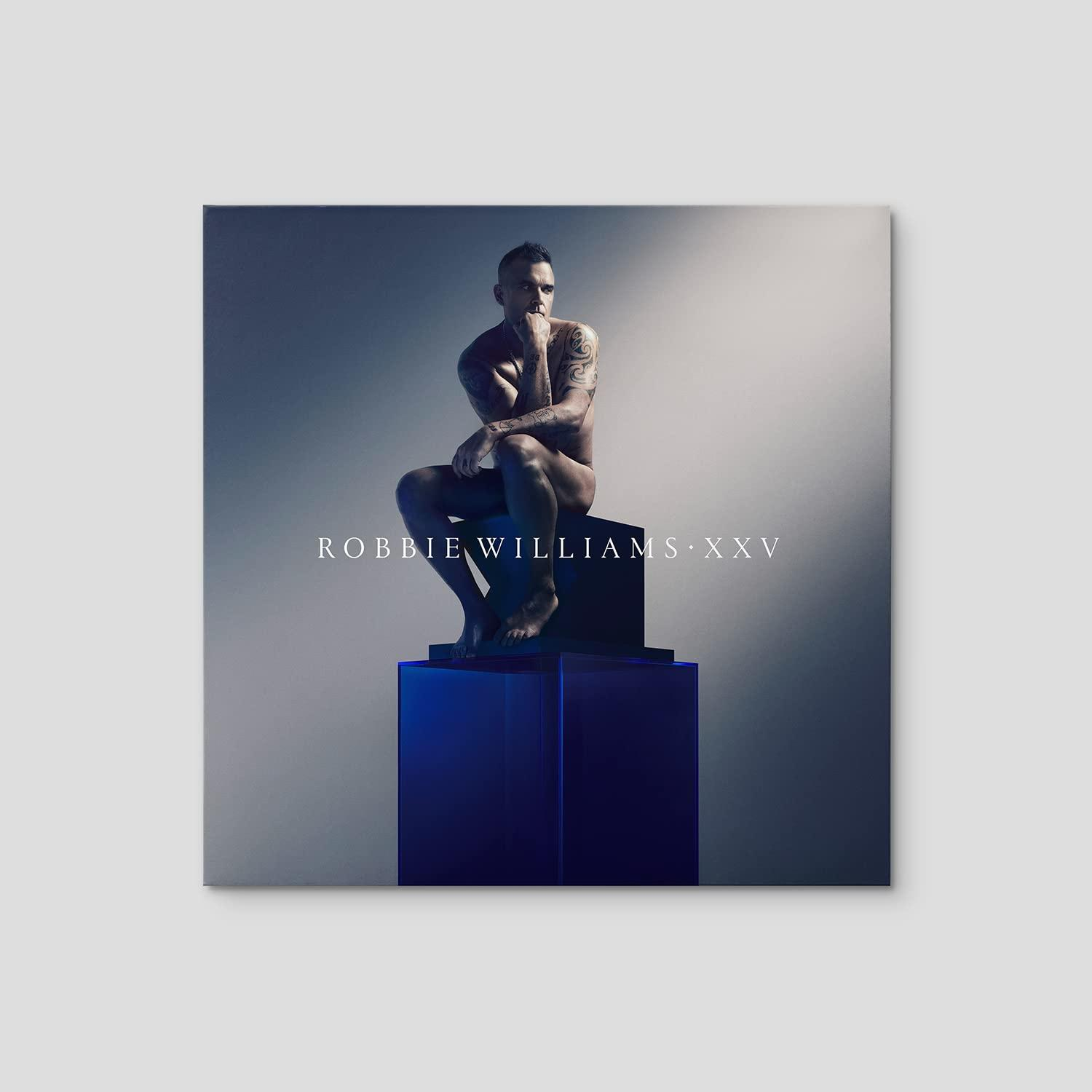 Album borító. Meztelen férfi ül egy kék kockán. Cím: Robbie Williams XXV