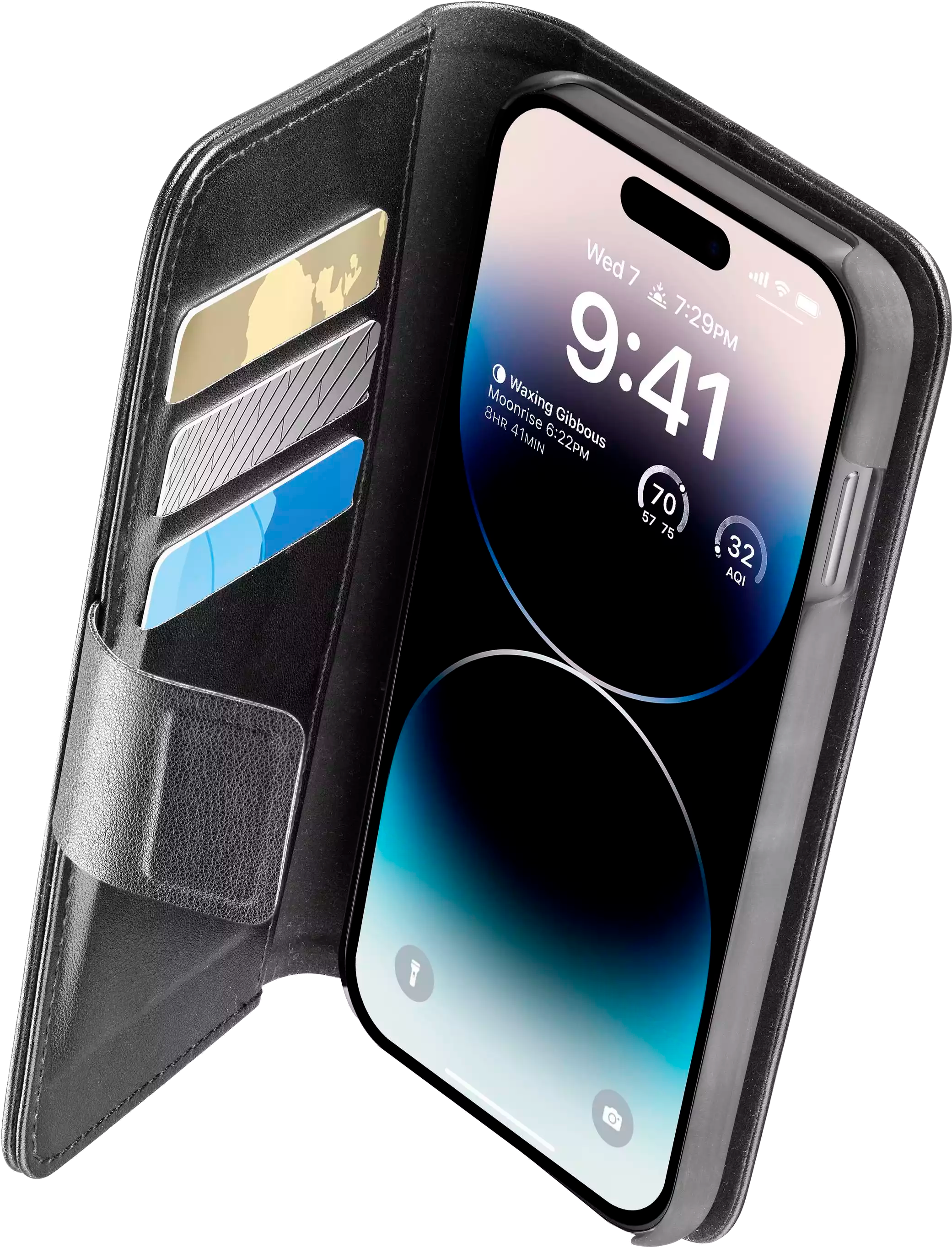 Smartphone in een leren portemonnee-etui met kaarten, met het scherm.
