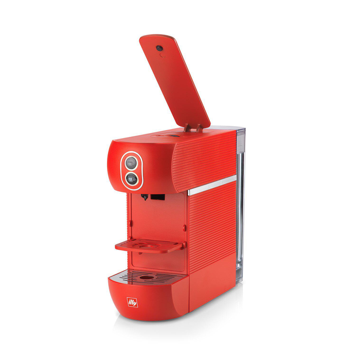 Rote Kaffeemaschine mit offenem Deckel, Knöpfen und Wassertank, mit Illy-Logo.