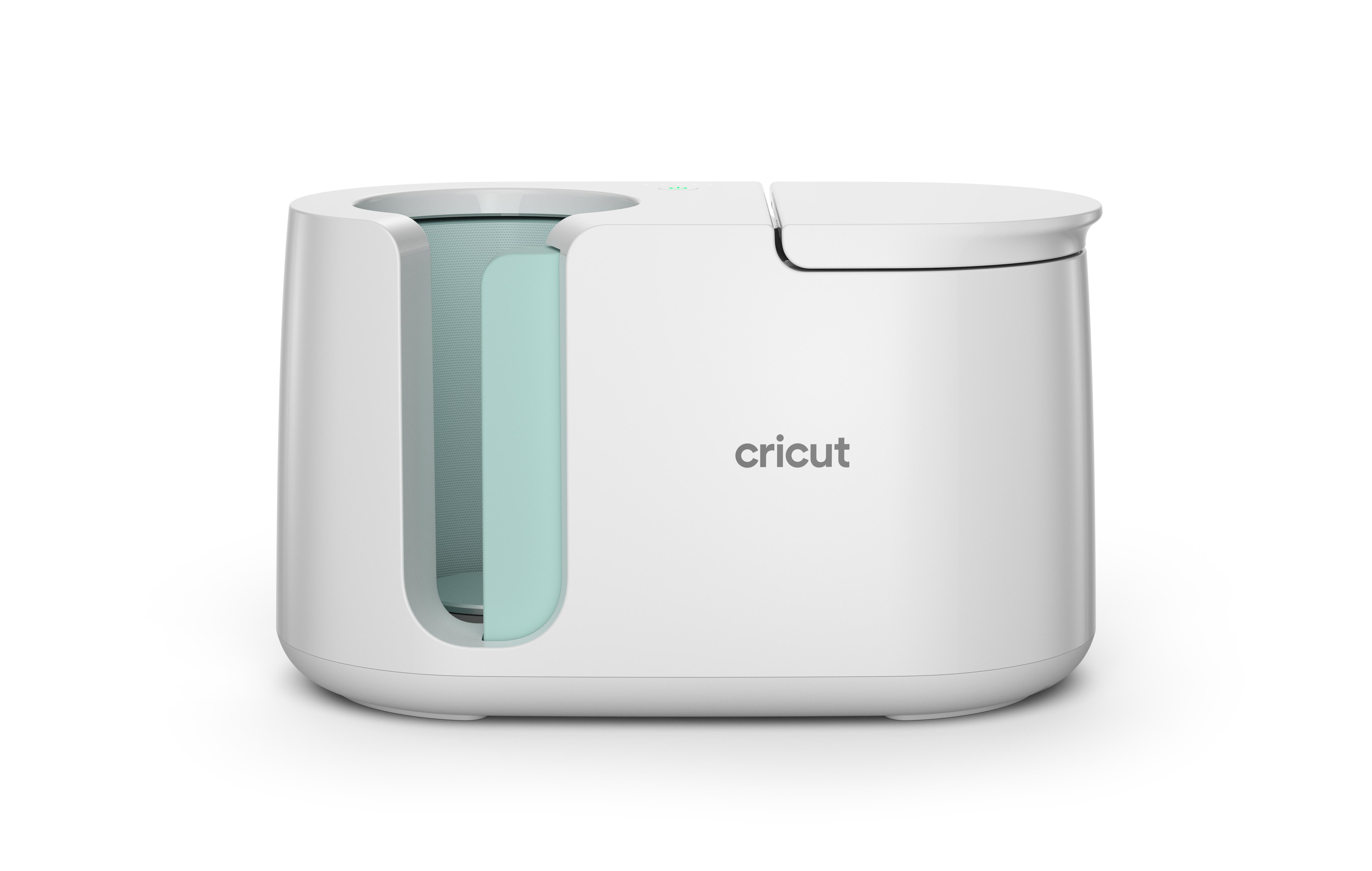 Weiße Cricut-Becherpresse. Das Cricut-Logo befindet sich auf der Vorderseite. Es steht auf einer weißen Oberfläche.