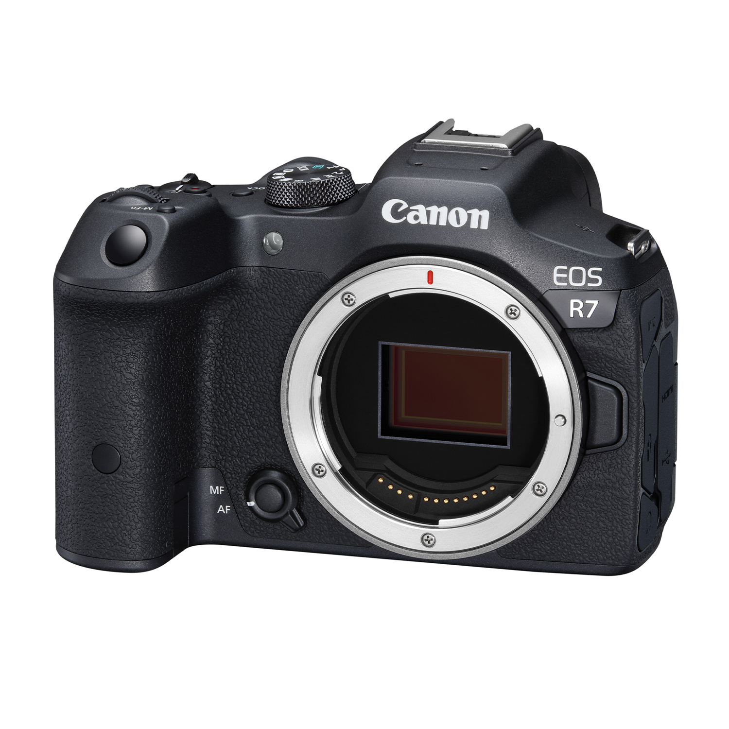 Fotocamera Canon EOS R7 nera con obiettivo collegato, vista angolata.