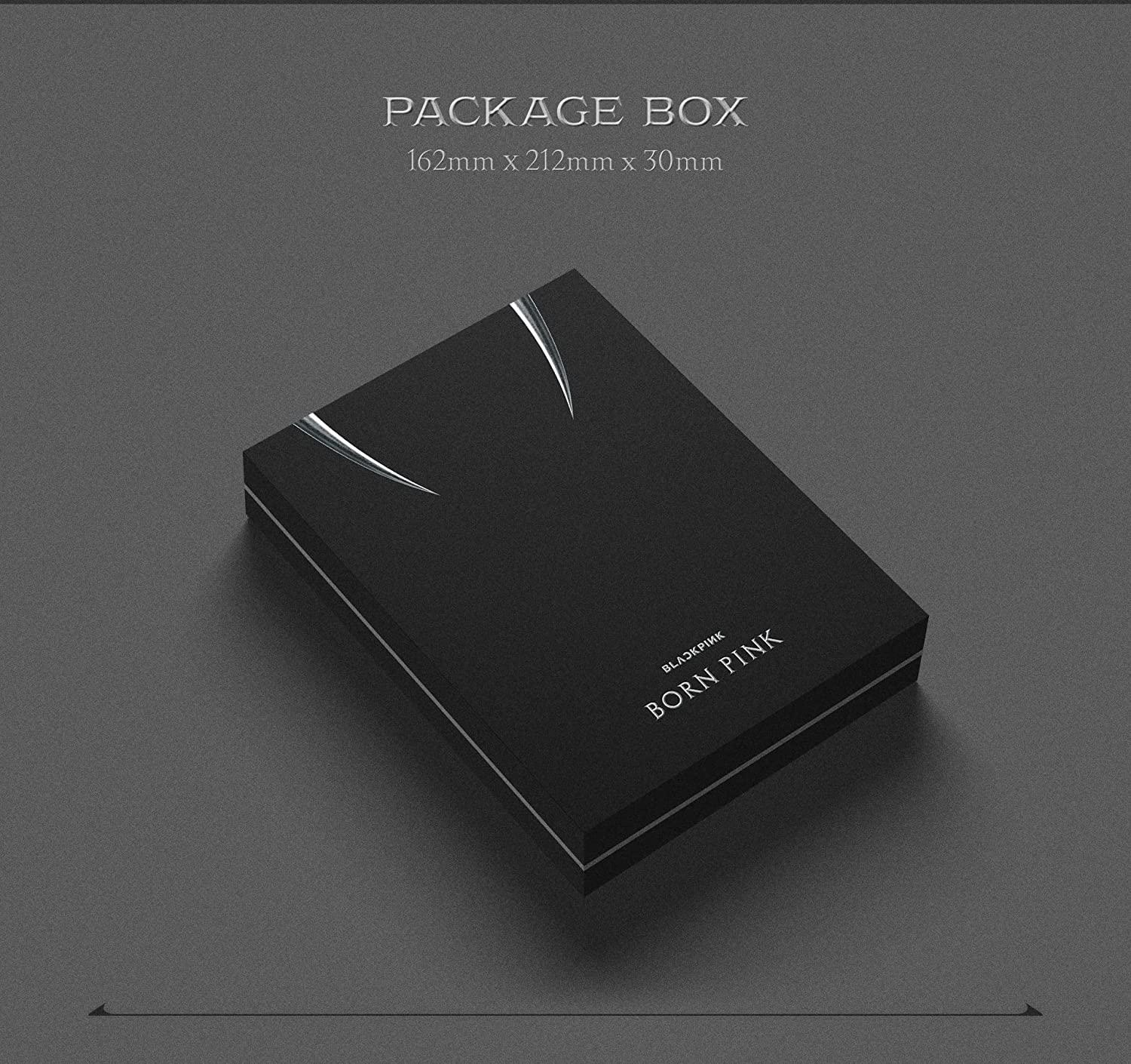 Schwarze Pink Born Pink Albumbox. Text: PACKAGE BOX. Grauer Hintergrund.