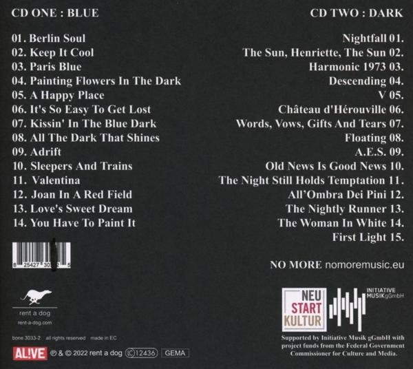 Albumcover mit zwei CDs. Trackliste der Songs auf der linken Seite, Credits auf der rechten Seite.