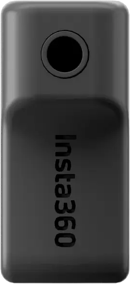 Schwarzes Insta360-Zubehör. Es ist rechteckig mit einem kreisförmigen Loch oben und dem Markenlogo vorne.