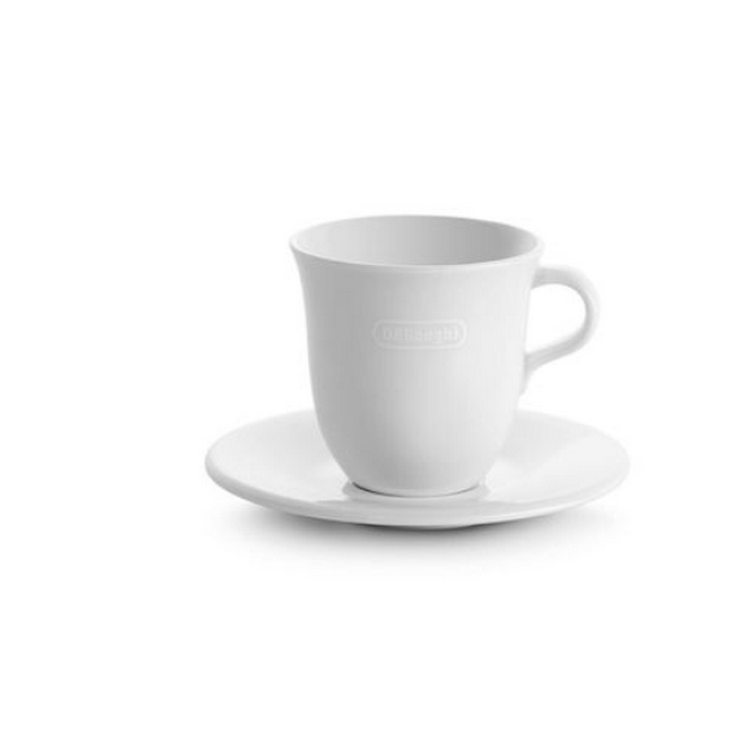 Una taza de café blanca sobre un platillo blanco, ambos con el logotipo de DeLonghi, sobre un fondo blanco.