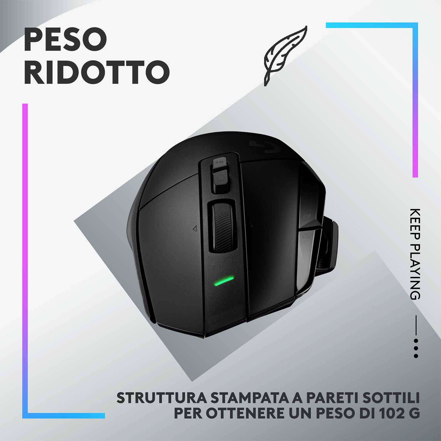 Mouse da gioco wireless nero con testo sui lati sinistro e destro.