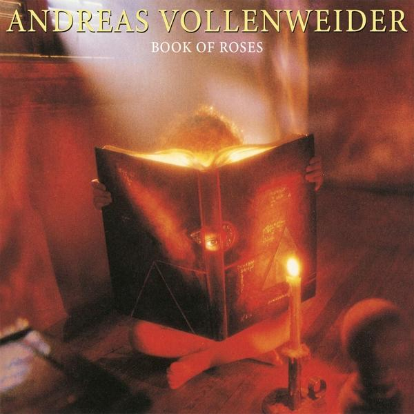 Könyvborító 'Book of Roses' címmel, Andreas Vollenweider, gyertya és nyitott könyv kézben.