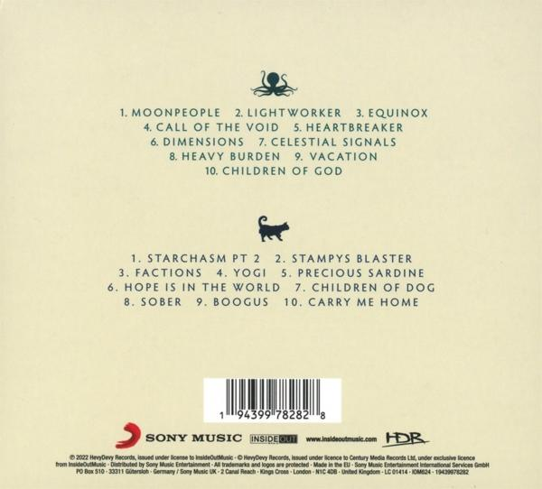 Ein CD-Cover, Trackliste und Logo auf weißem Hintergrund.