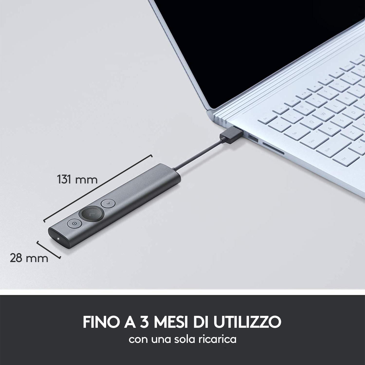 Un dispositivo di presentazione con un cavo collegato a un laptop.