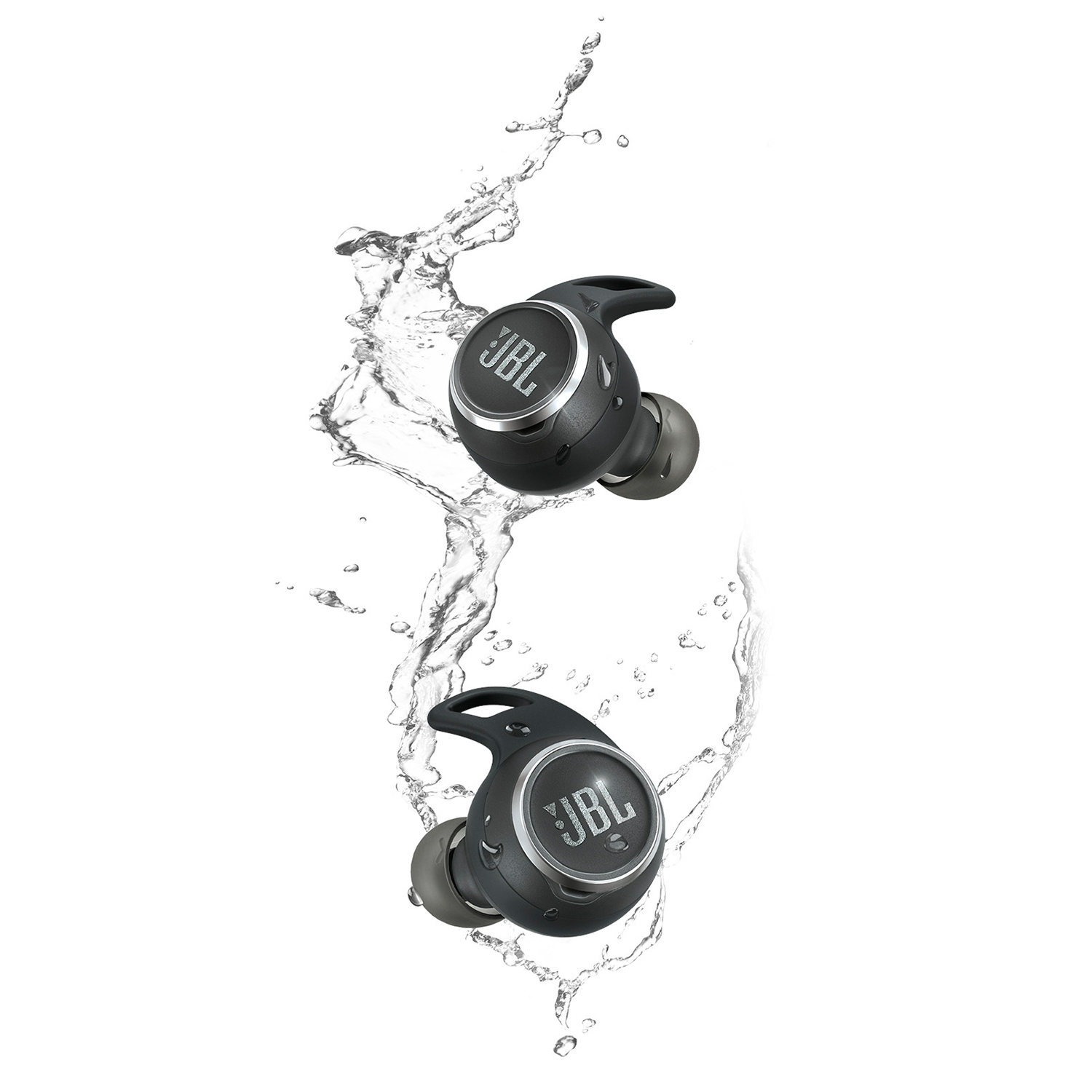 Auricolari JBL neri con effetto spruzzo d'acqua. Sfondo bianco.