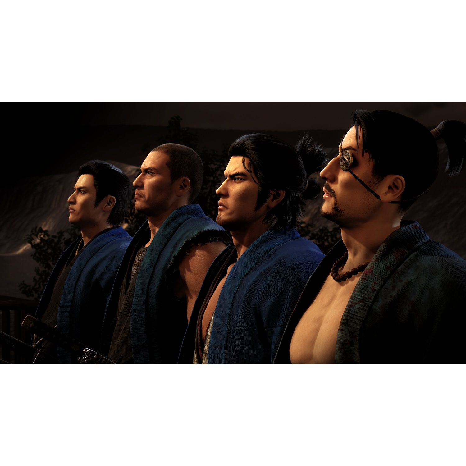 Cuatro hombres con trajes azules mirando hacia la izquierda.